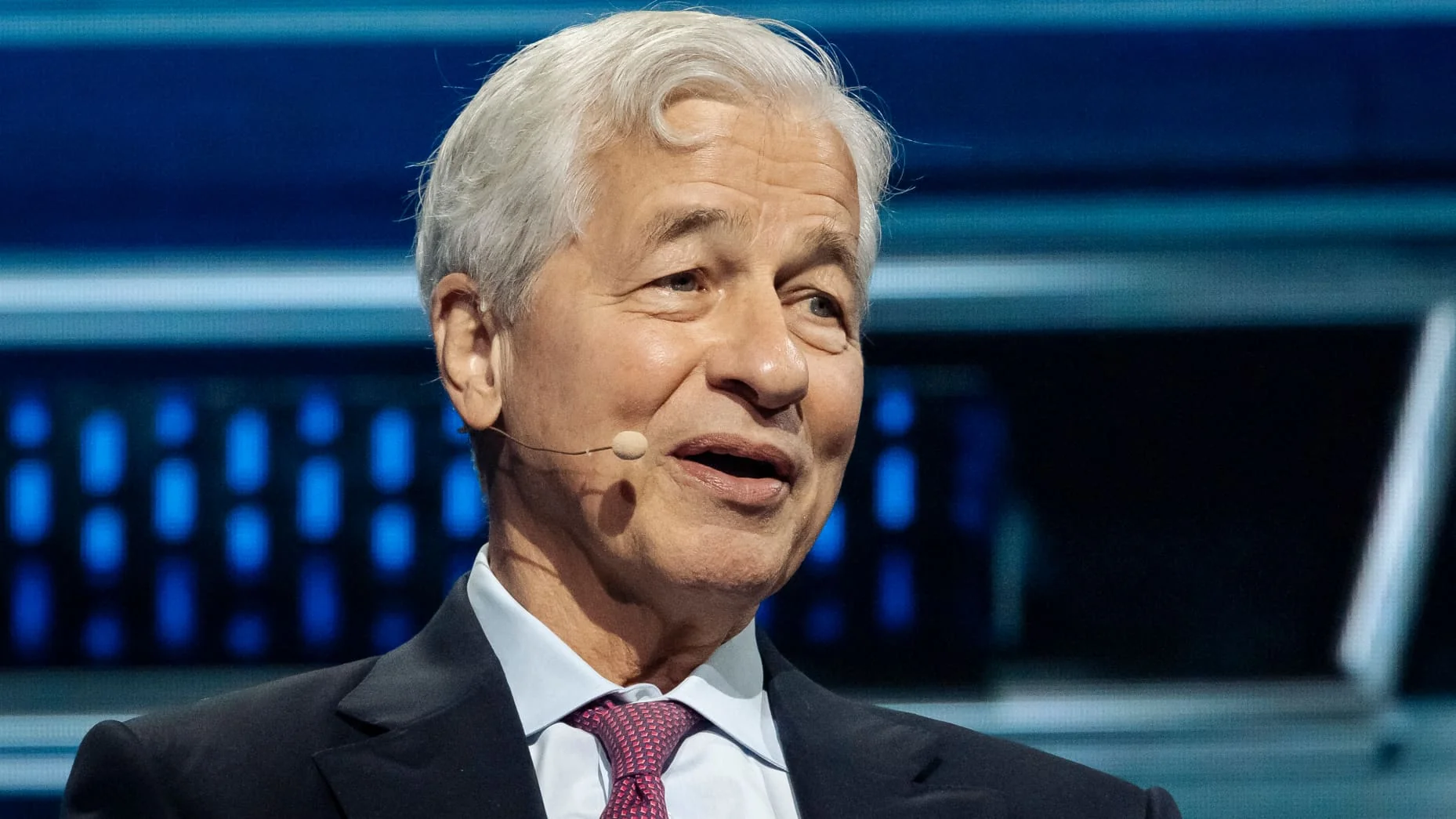 JPMorgan 500亿美元回购与分红上调：美联储压力测试后